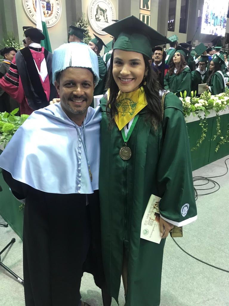 CISOUPRM's tweet photo. Nuestro director interio @AsencioPagan juntos con sus estudiantes en la tarde del hoy. Muchas felicitaciones a todos nuestros graduandos #GradRum106 https://t.co/mfaR1mSlk0