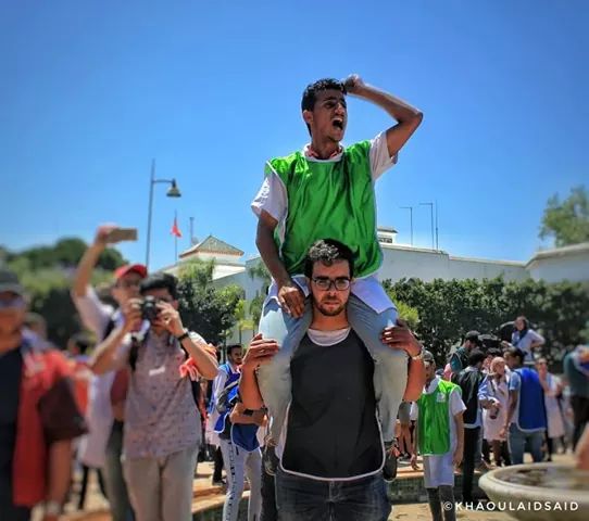 lakhlali's tweet photo. #DoctorsUnderOppression
Sauvez les étudiants en médecine ,pharmacie et médecine dentaire.
Non à la privatisation 
Non à la violence 
Non au menaces
Oui au dialogue 
Oui au droits 
Oui à nos revendications https://t.co/EG1By7SNJg