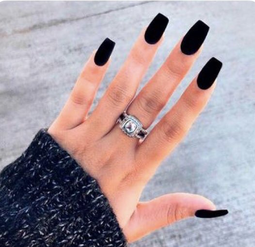 xselfcare_'s tweet photo. 🌸black nails https://t.co/nAYBoCCIi7