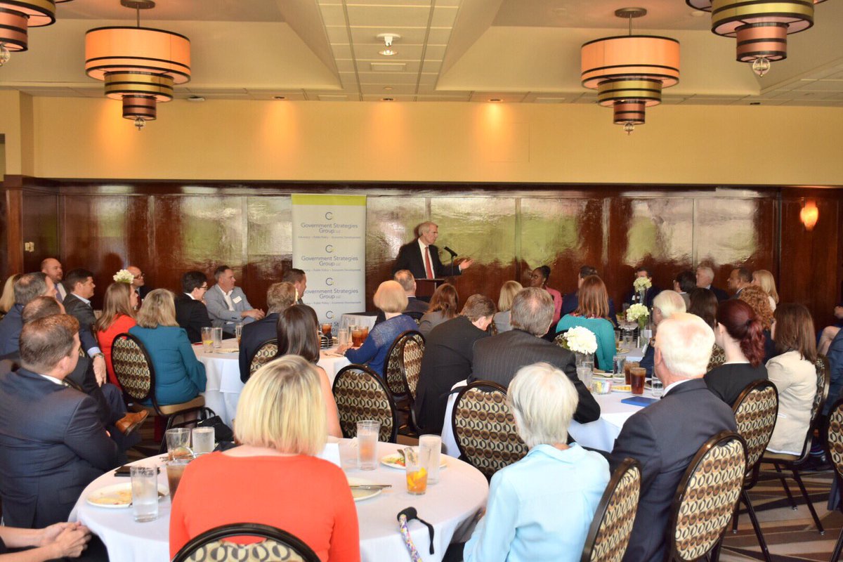 robportmanOH's tweet photo. Great to catch up with so many friends today in SW #Ohio at the @govstrategies lunch to discuss our growing economy and how we can do better by bringing more Americans back into the workforce & addressing the #opioidscrisis. #firstfridaylunch https://t.co/0QNaWTzF4W