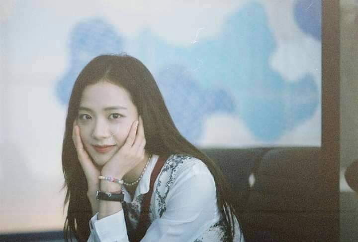 Jennier67964554's tweet photo. It went by so fast it already has been 3 years with this queen❤🌻 our precious visual and our cute unnie❤🌻 stay strong our pretty visual❤

#3YearsWithJisoo #blackpink 
#LISAMANOBAN #jennierubyjane #RoseYouMadeIt #JISOO https://t.co/Oe3LxY7TJv