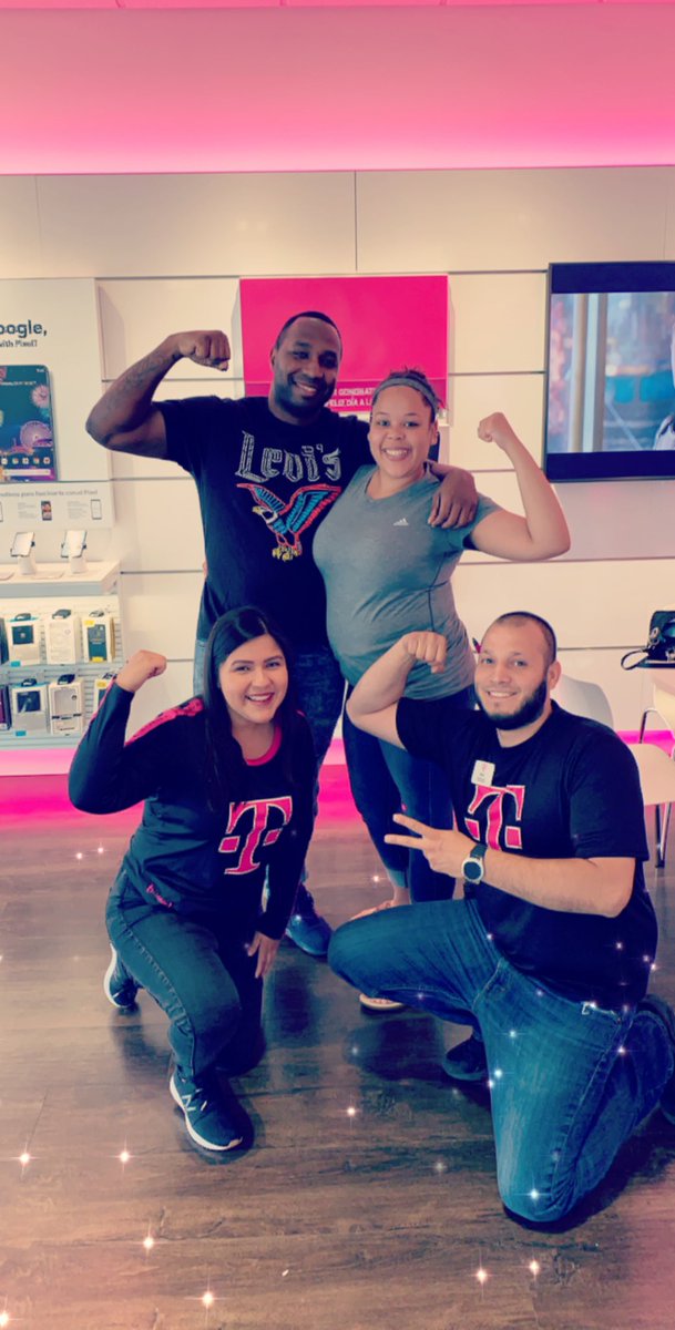 MairaReyes21's tweet photo. #FortressFlex Helping our military families stay connected and they love flexing with us!! #Flexingiscontagious @asadirfan @kris_colson @RJGomezIII @yeahitsmeRP @MagentaChicago https://t.co/zxco2L1YM6