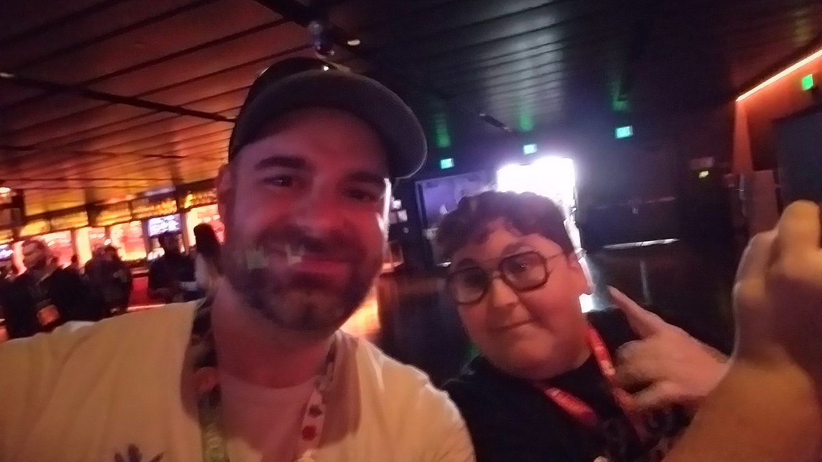 PiFFlive's tweet image. Chillin' OUTSIDE the bathrooms on stream with @andymilonakis before getting to see @elonmusk &amp;amp; Todd yesterday.