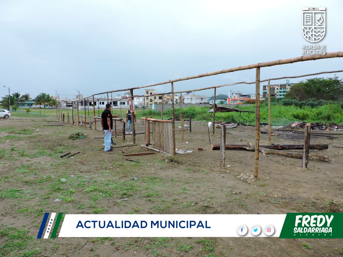 GadAtacames2019's tweet photo. En horas de la mañana Comisaría de la Construcción y Comisaría Municipal, procedieron a realizar el desalojo de caramancheles construidos en la bocana del río Atacames sector Castelnuovo. Después de haber realizado las notificaciones pertinentes. https://t.co/gL2lJ7p4ND