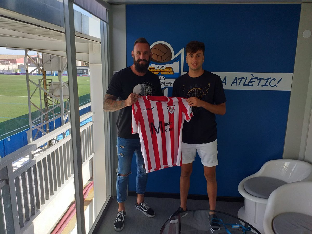 CE_Santanyi's tweet photo. Presentam a un jove jugador provinent del @RCD_Mallorca DH, després de rebre ofertes de clubs de @TerceraBalear s'ha decidit pel nostre projecte esportiu
Benvingut Tomás Sánchez
Amb tú serem millors!
Amunt Santanyi!!
@JavierLinares_ @juanvichcaldes @viudes74 @robbertomateo https://t.co/XjnNvjIr12