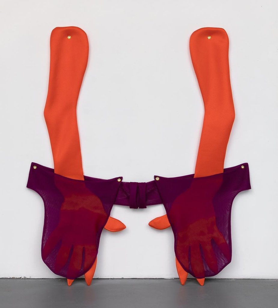 Artist Rose Nestler presented "Deep Pockets" 👐 at #GalleryCubed last night as the inaugural exhibit for this season of shows at the roaming pop-up gallery at DUMBO Archway. Check the link for more shows debuting this summer: soo.nr/9wbs