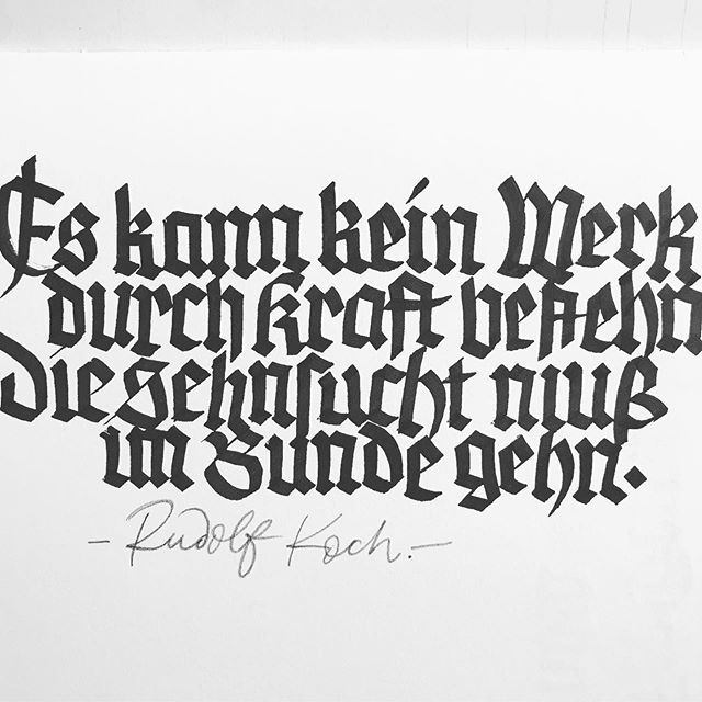 muchachino's tweet image. Practicando la gótica copiando de los maestros. No me preguntes qué significa. #rudolfkoch #blackletter #calligraphy #blacklettercalligraphy #gotica #letters #handmadetype #parallelpen #letragotica #practice bit.ly/2WITfcj