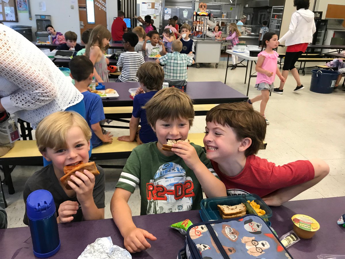 CaulfieldMeg's tweet photo. Last Friday lunch with these 1st and 2nd grade cuties!😞...And I'll miss you too, Mr. Scott! #schoolyearcountdown #BestYearEver  #jetlennon #TollGateGrammar https://t.co/5dWoY8BJov