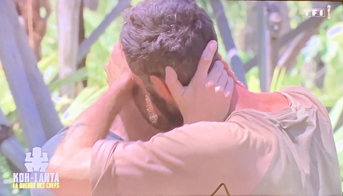 On était pas prêt pour le baiser de Cyril à son mec Thomas dans #KohLanta 😭😭😭 #loveislove #PrideMonth