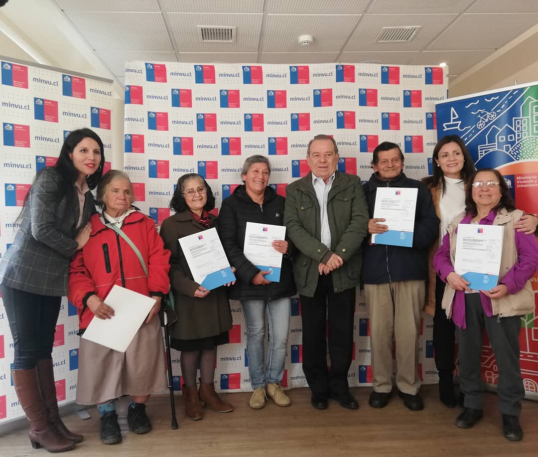 DiputadoBerger's tweet photo. En #Máfil participando en la ceremonia de entrega de 15 subsidios del Programa de Protección al Patrimonio Familiar (PPPF).  @Minvulosrios https://t.co/YD1swjYIMD