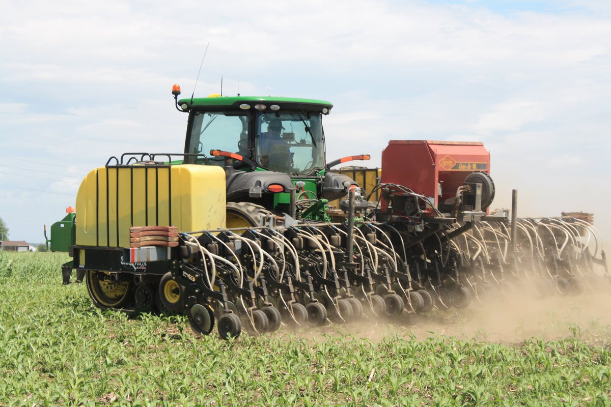 SponheimSales's tweet image. Pictures of the custom interseeding being done today!  The Olsons were interseeding a grazing mix consisting of annual rye, red clover, kale, african cabbage, and turnips into corn.  #interseeding @RussOlson16 @HaydenOlson63