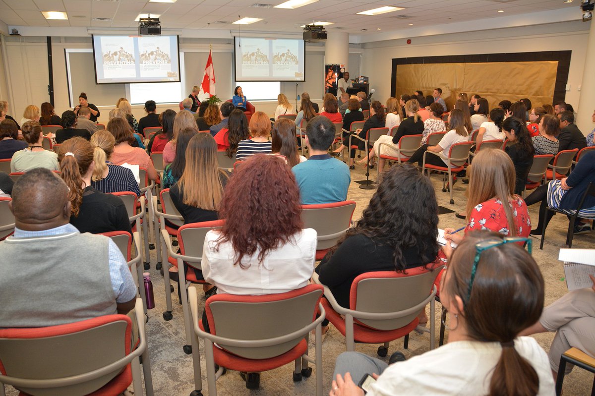 CPHO_Canada's tweet image. Thank you #PHAC for a great National Public Service Week.  Your work is vital to the health and well-being of Canadians. I look forward to the next #100YearsOfHealth. #NPSW