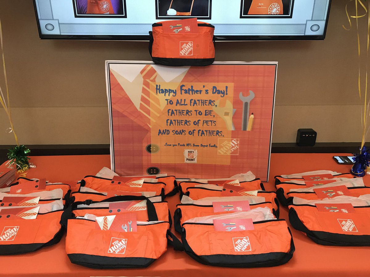 _ian_phelps's tweet photo. Perris campus celebrates all our Fathers, sons of Fathers and Fathers-to-be. #FathersDay2019 https://t.co/SeAw6c5uWB