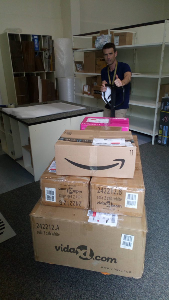 Y a du taf dans le #colis 😎