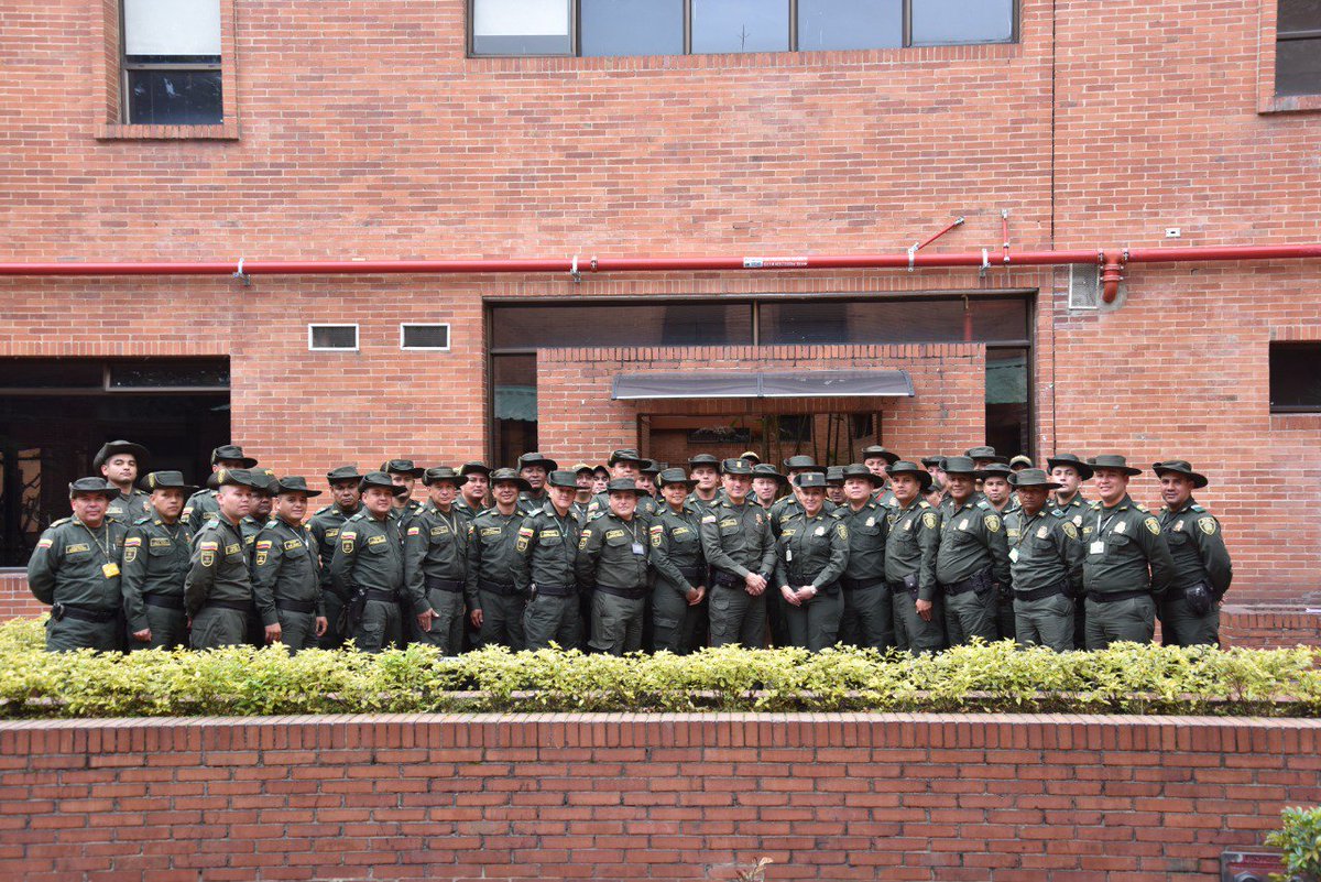 ProteccionPonal's tweet photo. #YoProtejoElAmbiente 🌟Culminamos con éxito el Curso Higiene y Manipulación de Alimentos e Inducción de la Herramienta Tecnológica para la Identificación de Madera 🌱en protección a nuestros ecosistemas.#PolicíaParaLaGente #ProtecciónAmbiental https://t.co/2wuWQkFcHP
