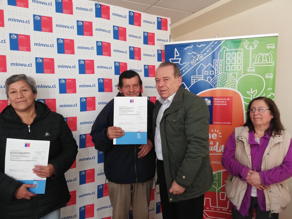 DiputadoBerger's tweet photo. En #Máfil participando en la ceremonia de entrega de 15 subsidios del Programa de Protección al Patrimonio Familiar (PPPF).  @Minvulosrios https://t.co/YD1swjYIMD