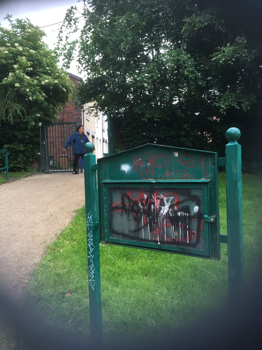 pac_cic's tweet photo. The team are out in #Hurstcross #Ashton tonight supporting #Tamesideyouthservice at #Cederpark. Meeting some new faces and some old #YouthWork #Tameside #safespaces #SmackdownPending #Manchester #YOUTH https://t.co/yOnVWNUYvZ