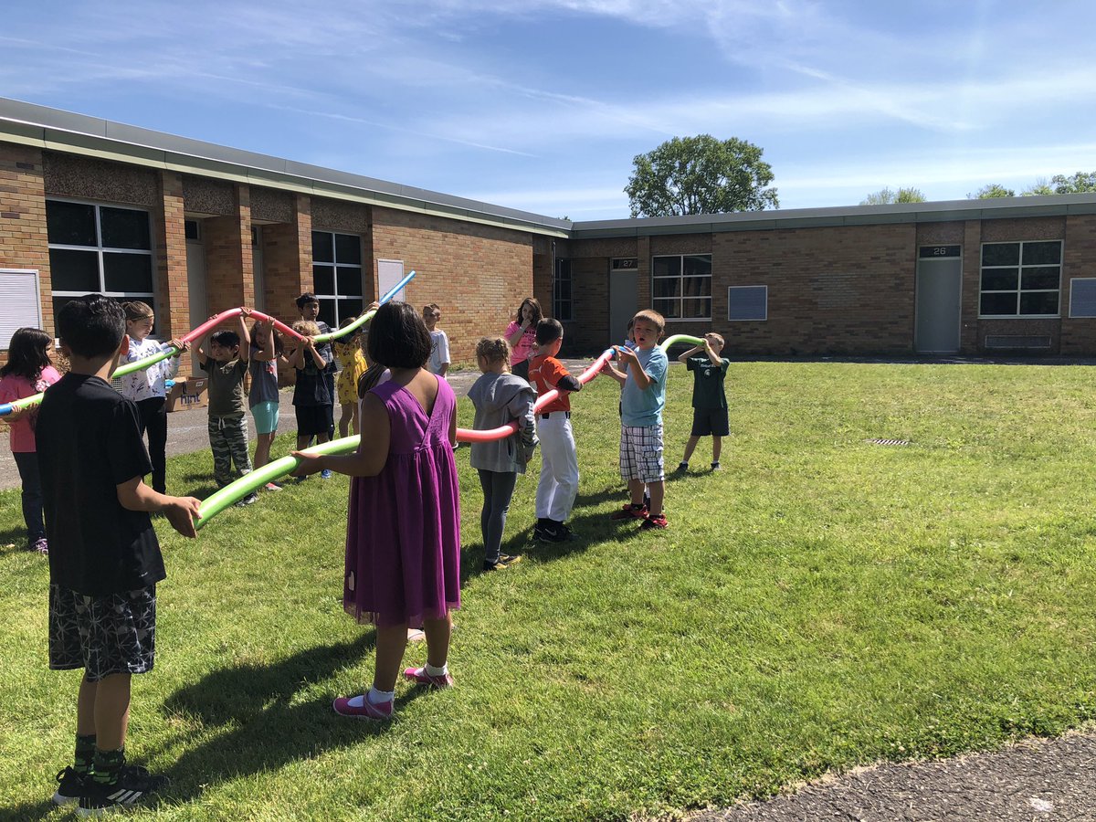 nmkaufman's tweet photo. Last day of school team building! #BuchananBears #LivoniaPride https://t.co/MBaCpK3TY1
