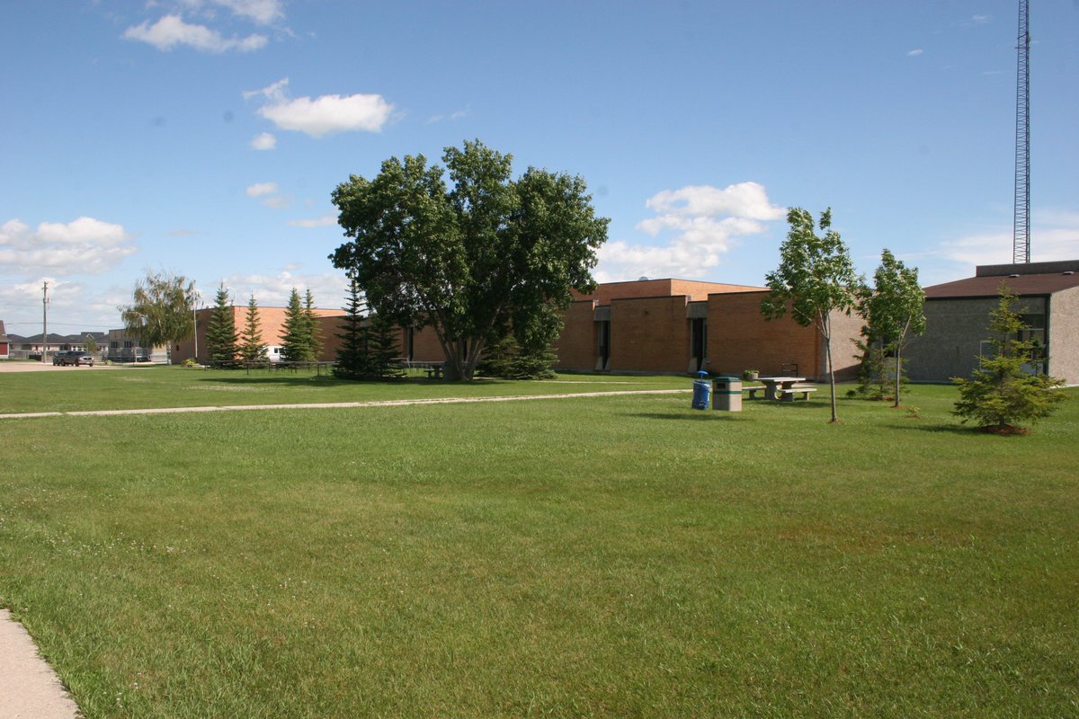 Hanover School Division tweet media