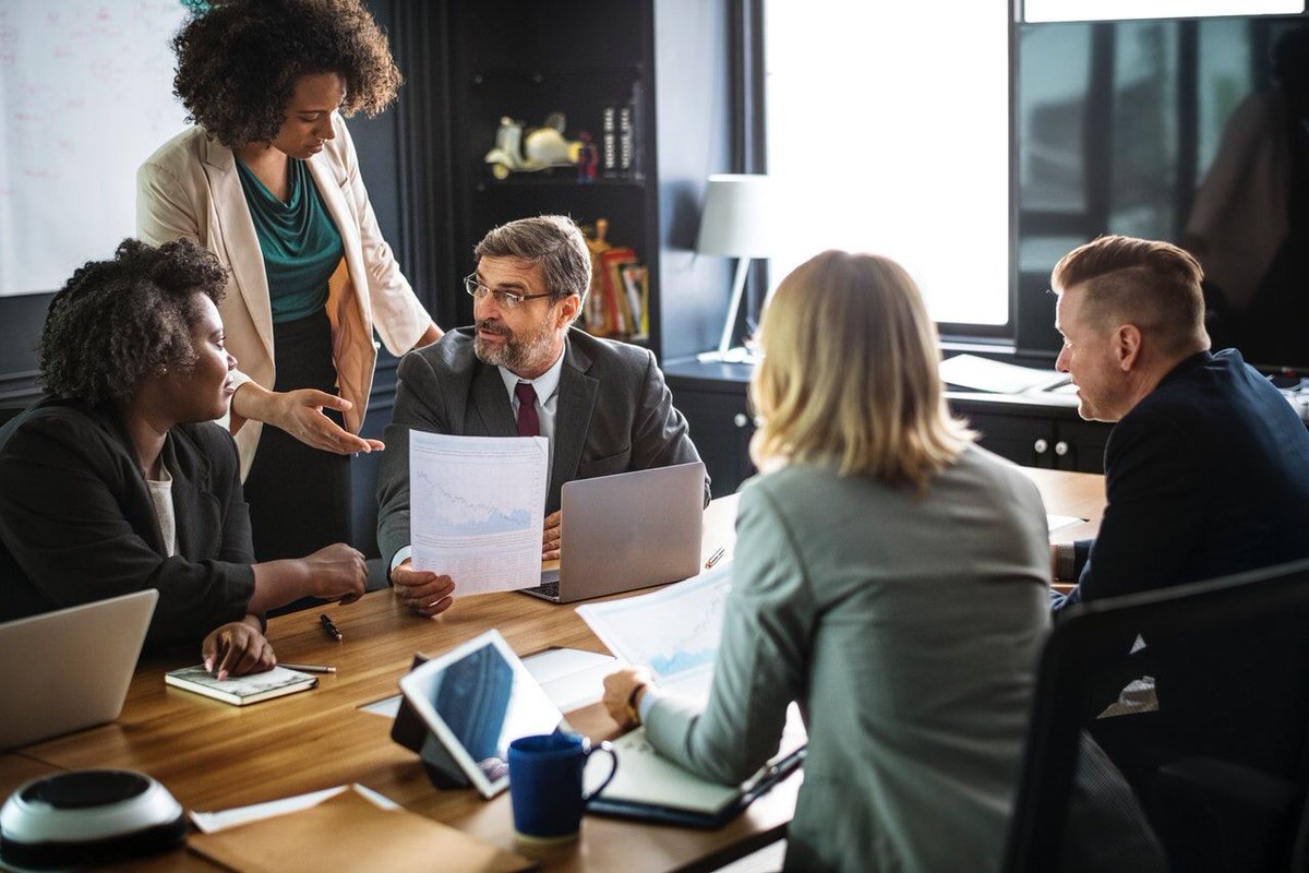 koenfucius's tweet photo. There’s evidence that gender bias can depress an organization’s bottom line. How can behavioural science help overcome it? (Via @TheDecision_Lab cc @anne_cri)  https://t.co/N3J6YhoGIl https://t.co/FU0vjgL0MQ