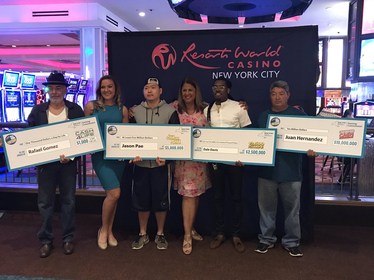 MichelleMS917's tweet photo. Four instant millionaires photo’d with ‘Yoooolanda’ Vega and @KylieMcDonald ! All won millions off several scratch off tickets! Congrats to all our winners!
#nylotto #bigmoney #millionaires #itsinqueens #resortsworldcasino #publicrelations #💵 #lotto #jackpot https://t.co/hynjods2gT