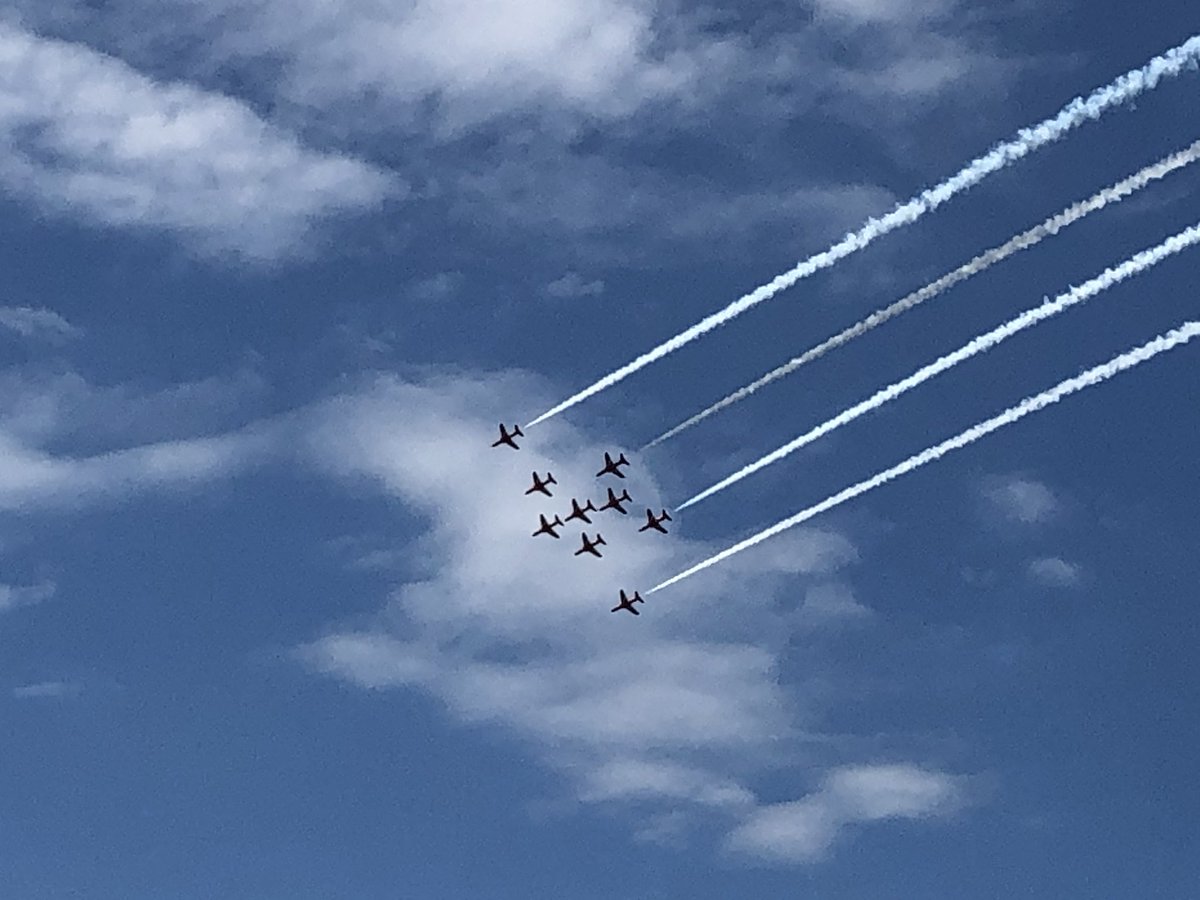 jeroen_veghel's tweet photo. Een kleine impressie van de #RedArrows #RAF #VolkelAirbase #LMD2019 #Luchtmachtdagen2019 https://t.co/hC7r9lMFTY