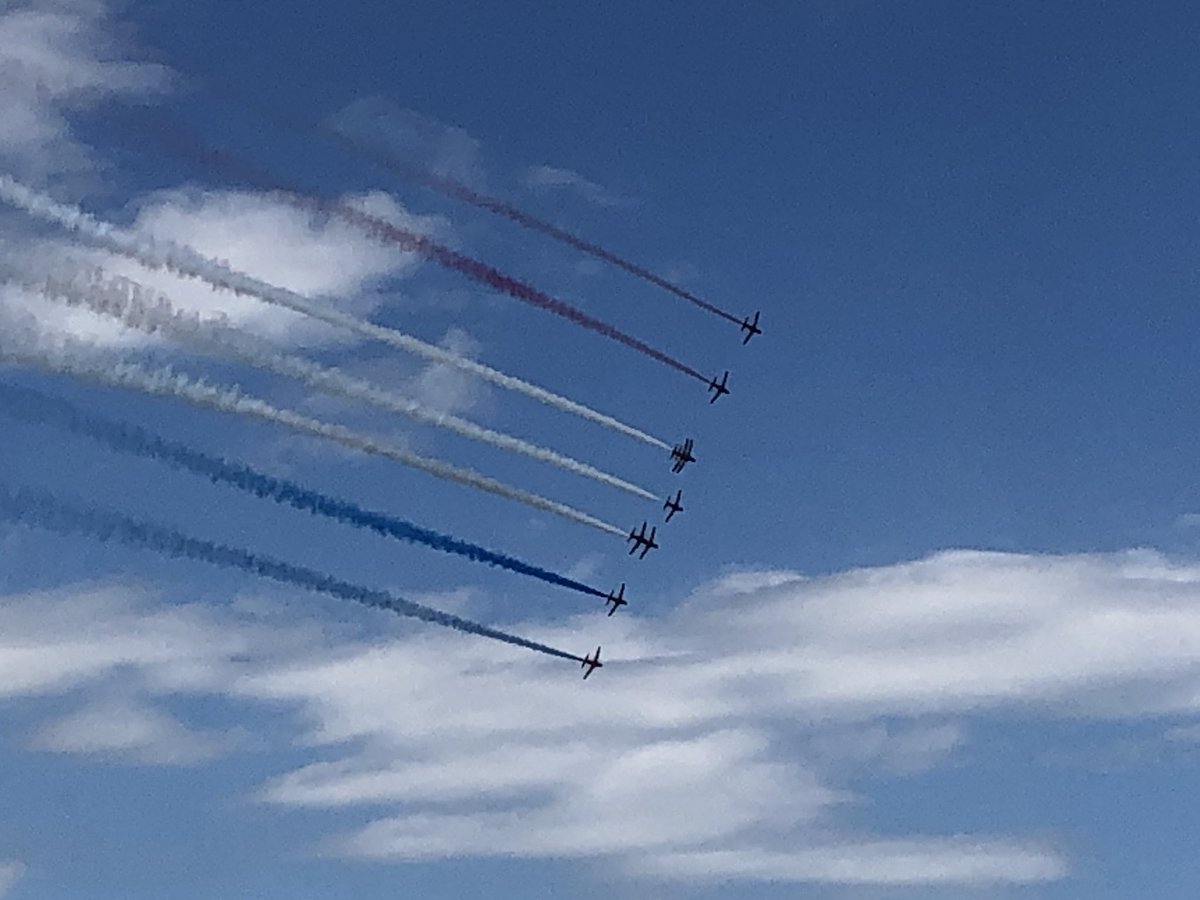 jeroen_veghel's tweet photo. Een kleine impressie van de #RedArrows #RAF #VolkelAirbase #LMD2019 #Luchtmachtdagen2019 https://t.co/hC7r9lMFTY