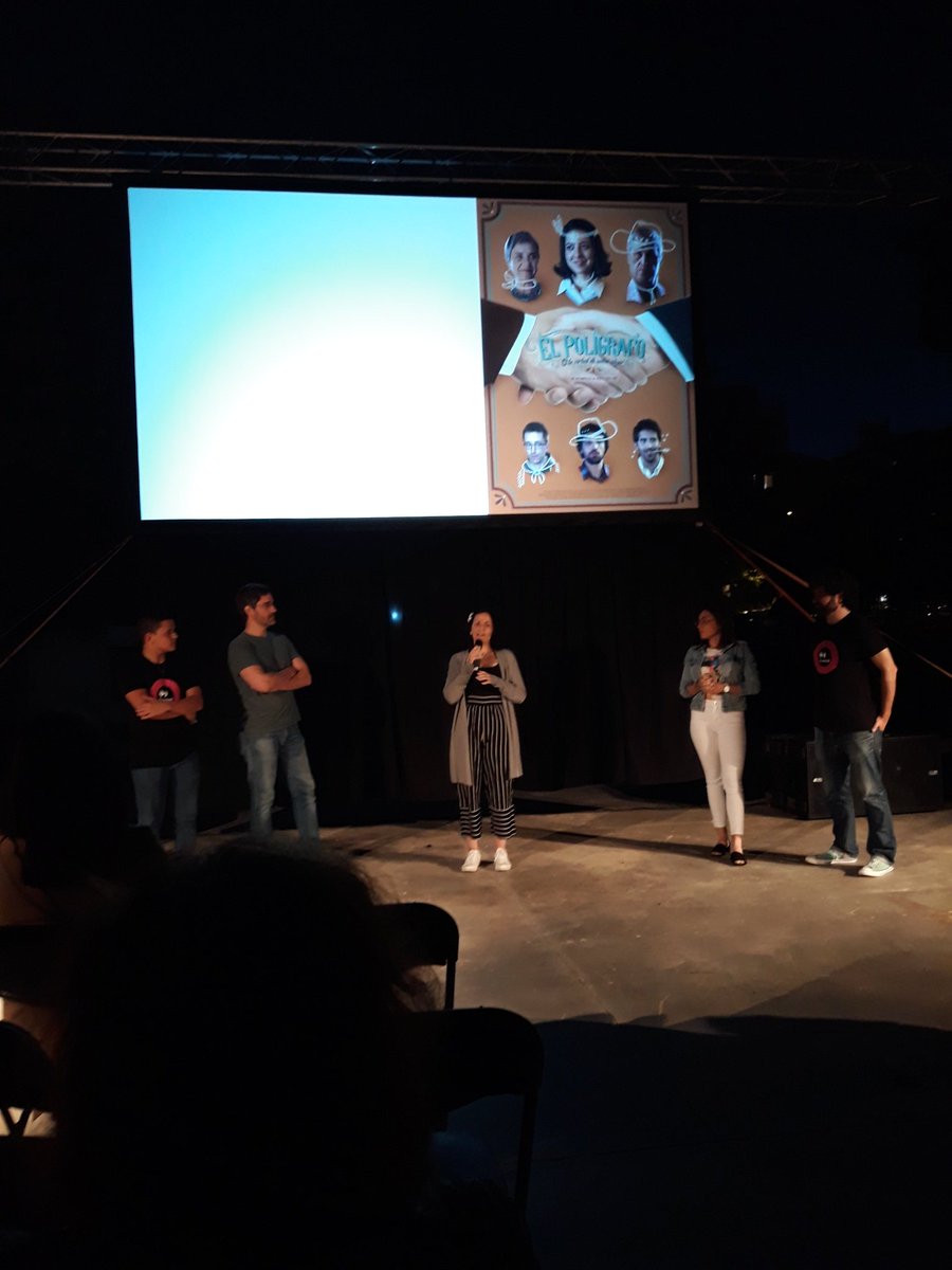 somfontsere's tweet photo. #somairelliure Projecció nocturna del festival #somApS https://t.co/tgCWizfHhf https://t.co/nSdjtcinqq
