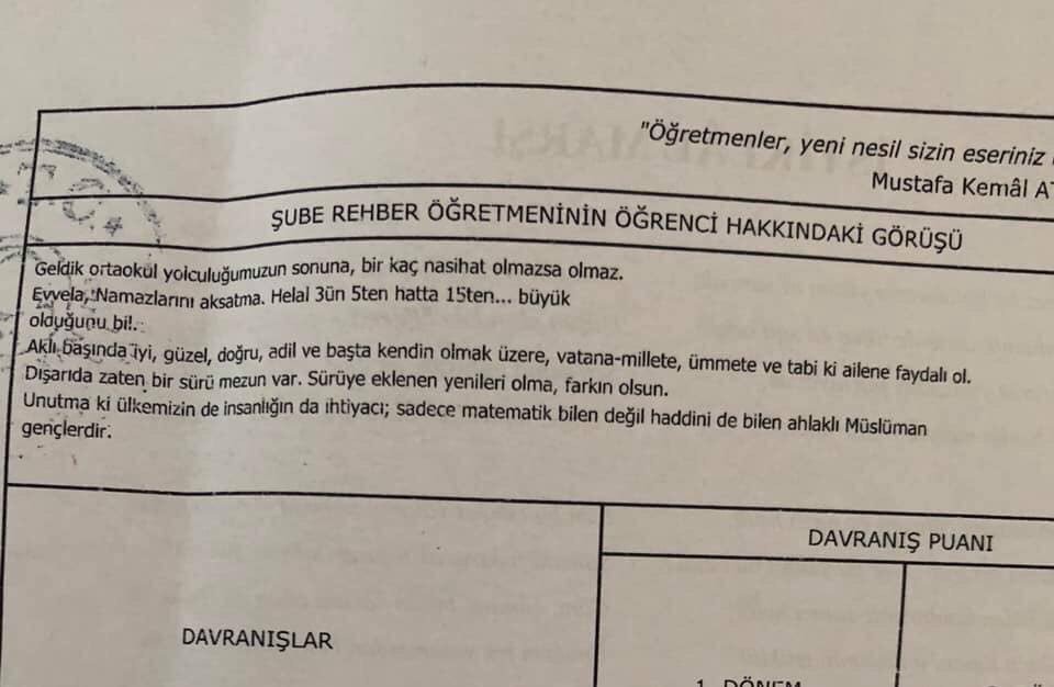 EmreCaliskan_50's tweet photo. Bir de okulun son günü ders olmaz derler.
Öğretmen karnede öğrencisine hayatının dersini vermiş.
Helal olsun... https://t.co/dm3uxWOfcd