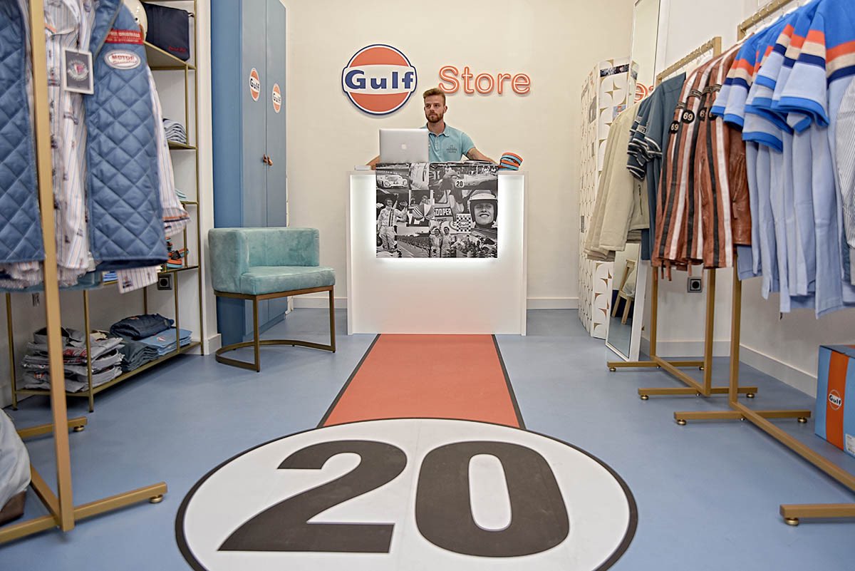 georj_igl's tweet photo. Me siento un privilegiado al haber participado en el diseño de Gulf Store, la primera tienda en Madrid de una marca de culto para los amantes de las carreras y del estilo «Vintage».
@gulfstorespain @asmagents #thecolorsofspeed #motorsport #desgn https://t.co/61tsUQ4Y6h