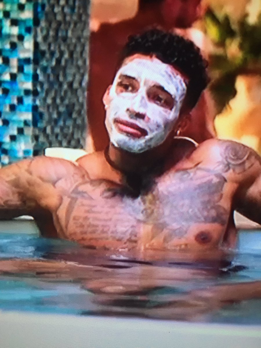 indiaparkman's tweet photo. I’ll just leave these here #loveisland https://t.co/HeaffxCFLv