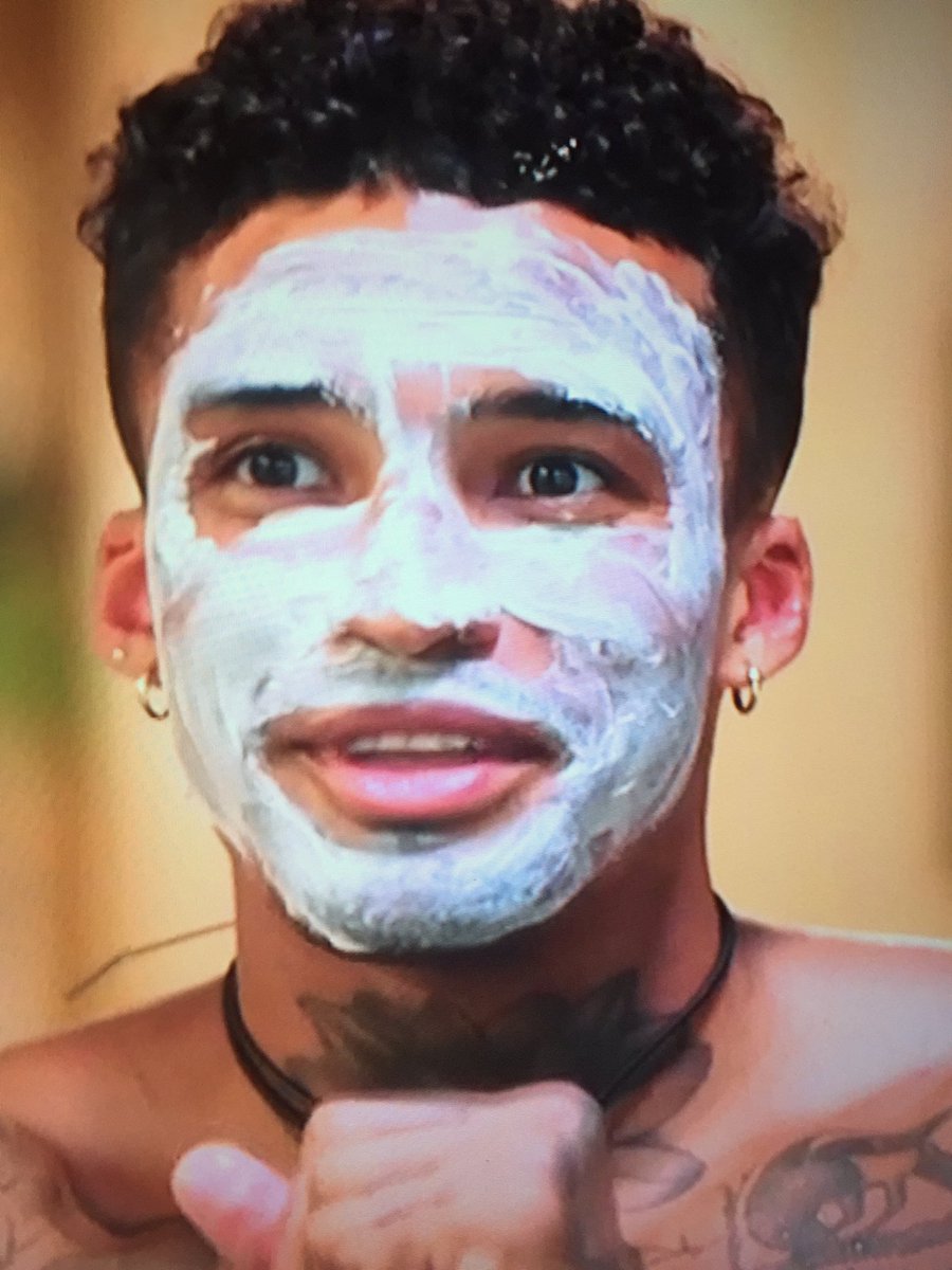 indiaparkman's tweet photo. I’ll just leave these here #loveisland https://t.co/HeaffxCFLv