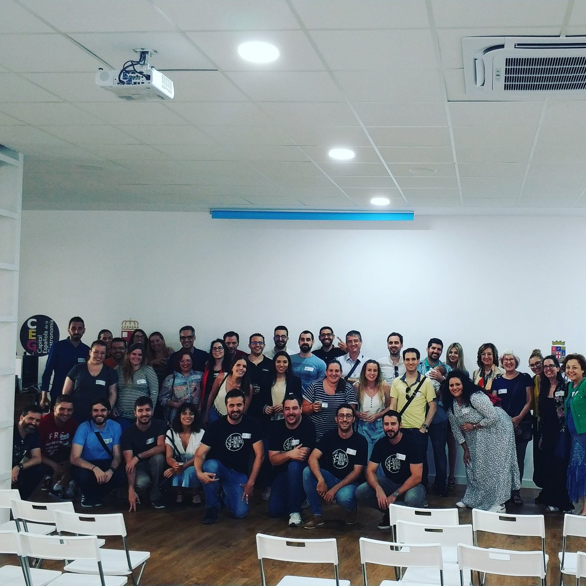 ¡Muchas gracias a todos por la participación! ¡¡Ha sido brutal!! #databeers #databeersalmeria gracias @Almeria2019!!