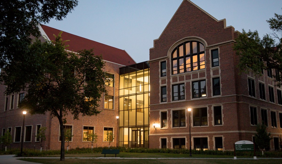 undalumni's tweet photo. We are looking to hiring a Director of Development for the School of Law who will work to raise money for scholarships, academic programming and student support for the University of North Dakota. 
//
Interested in more information? Head to https://t.co/eUlaUHWWiL 🙌 
#UNDproud https://t.co/SlfKtMbAFX