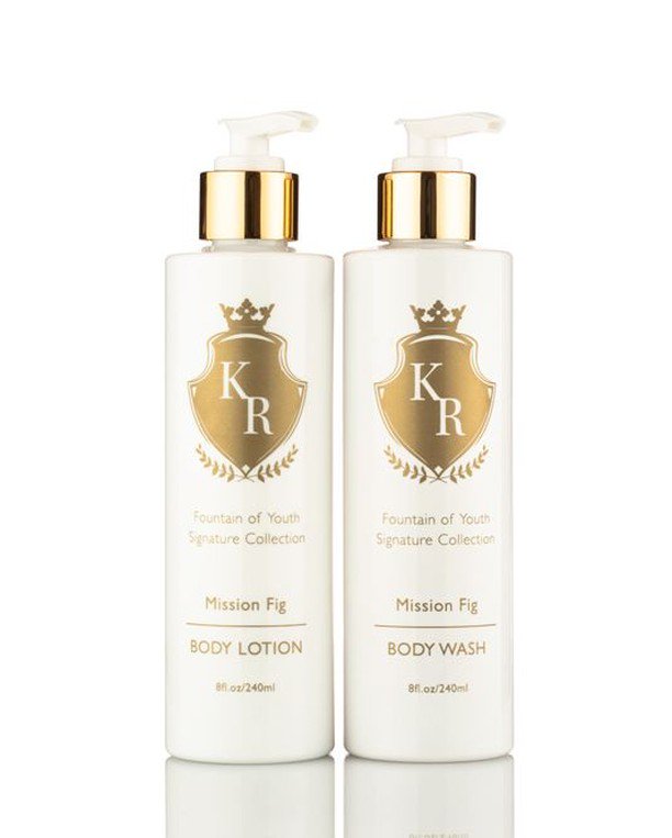 Kellys_Spa's tweet photo. Experience the light, sophisticated fragrance of the Kelly Roberts Fountain of Youth body wash and lotion.  Blended with extracts of aloe vera and chamomile to protect and soothe, leaving your skin refreshed and hydrated. ✨💆✨ 💗 Pick up your set today! https://t.co/ekNHeNLNZe