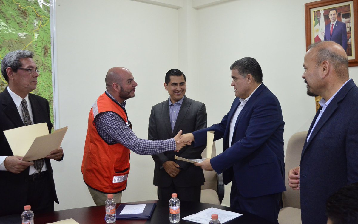 IZEA_Zac's tweet photo. @cpbzac, director del #IZEA, ofertó los servicios educativos a representantes de empresas de Seguridad Privada de #Zacatecas, donde sus elementos podrán concluir sus estudios básicos, y así, las instituciones obtendrán una certificación #CONEVyT al comprometerse con la educación. https://t.co/9JRnaWTQhv