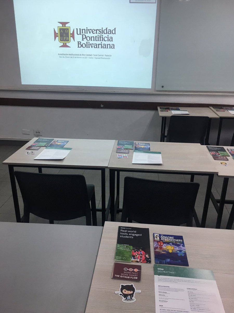 xacarana's tweet image. Ya casi empezamos el workshop de github @GitHubEducation @upbcolombia #codingwithfriends Regístrate -> codingwithfriends.me