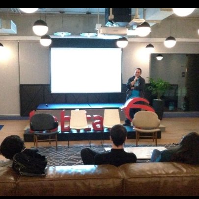 uspcodelab's tweet photo. Terça rolou o segundo #meetup do @uspcodelab!

Fomos palestrar sobre #SistemasInteligentes no @InovaBra!

Para quem não conhece, eles são sistemas que usam #IA / #ML como parte da sua lógica de negócio

Semestre que vem teremos mais #DevMeet!

#USPCodeLab #Learn2Hack #Hack2Learn https://t.co/ED0VCijjqF