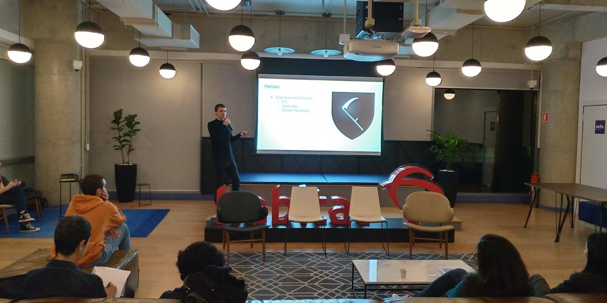 uspcodelab's tweet photo. Terça rolou o segundo #meetup do @uspcodelab!

Fomos palestrar sobre #SistemasInteligentes no @InovaBra!

Para quem não conhece, eles são sistemas que usam #IA / #ML como parte da sua lógica de negócio

Semestre que vem teremos mais #DevMeet!

#USPCodeLab #Learn2Hack #Hack2Learn https://t.co/ED0VCijjqF