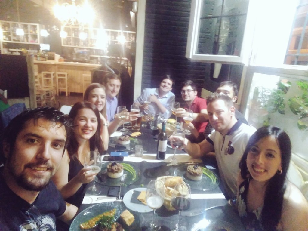 SalanovaSerrano's tweet photo. La gracia de montarte algo es hacerlo con gente amable, simpática, comprometida y responsable. Somos un equipo. Equipo. #cenadeverano #atbim @_atBIM  #zaragoza #equipo #EquipoProfesional #BIM #proyectos #atope #amigos gracias a todos! https://t.co/Y4vk69Rnji