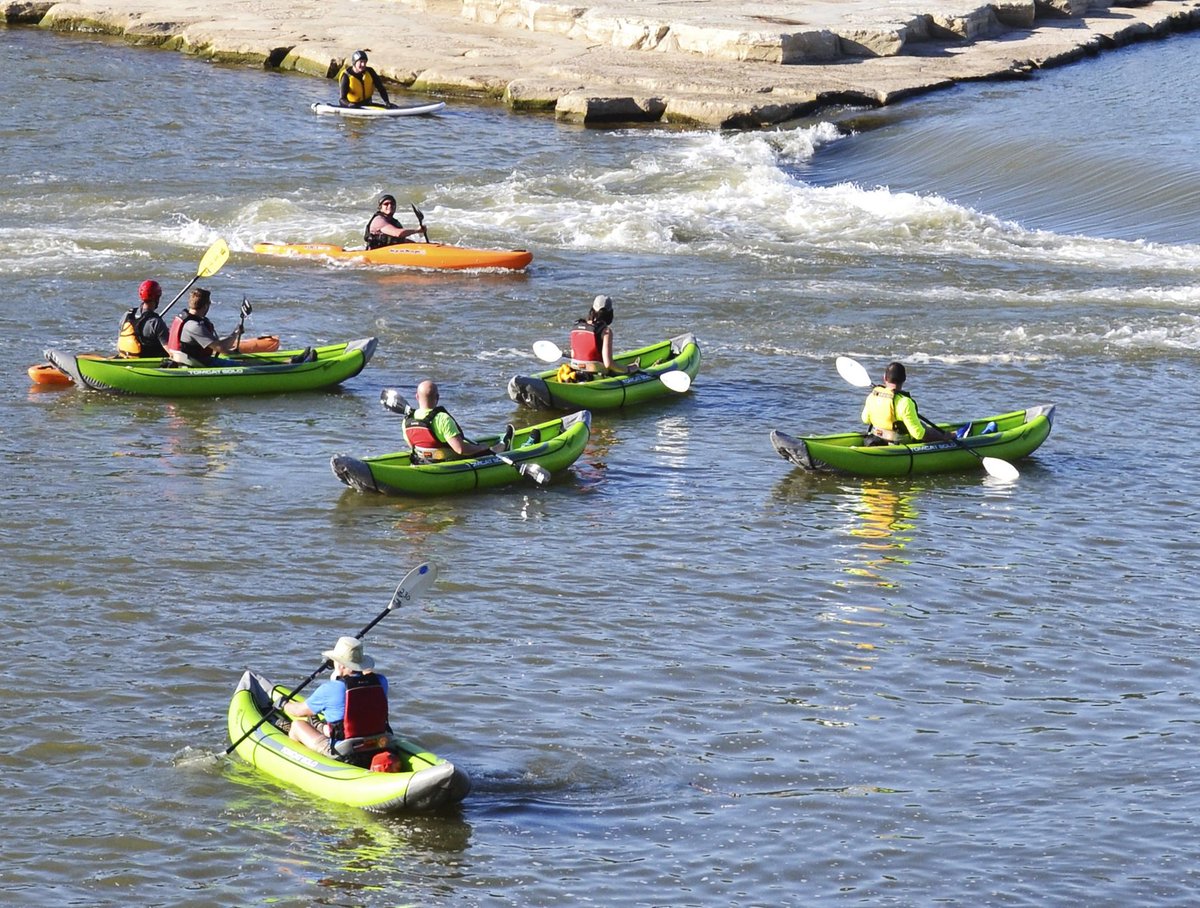 MetroParksTweet's tweet photo. Get Out and Paddle! Starting June 15, you can rent kayaks and stand-up paddleboards to explore the Great Miami River and RiverScape River Run in downtown Dayton! Learn more: https://t.co/dHL3JNoluC https://t.co/WQpT05QIMZ