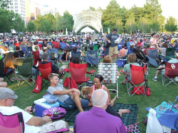 OKCStreetcar's tweet photo. #LiveMusic 🎶 under the stars ✨  in @myriadgardens is happening for #Free this Sunday at 7:30 thanks to @artscouncilokc #acokctwilight

🚊Hop on &amp; off the #streetcar at the Century Center, Arena, or Myriad Gardens platforms! Find a map at https://t.co/OARmof2BOS #LoveTheLoops https://t.co/1i0LdwtU3a