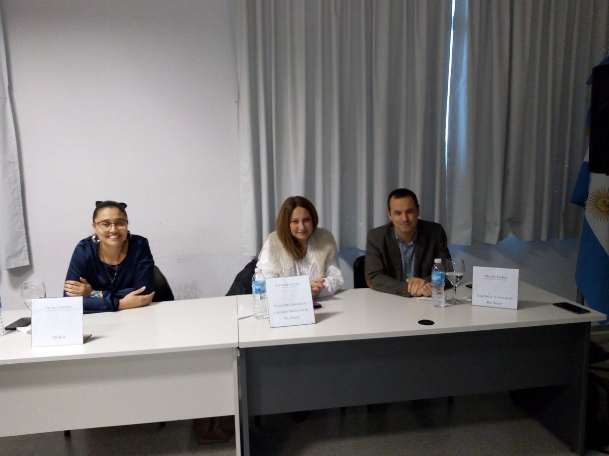 LuuchiGatica's tweet photo. Los panelistas del café científico #riycc #ccunrn https://t.co/bZDA2nU6xp