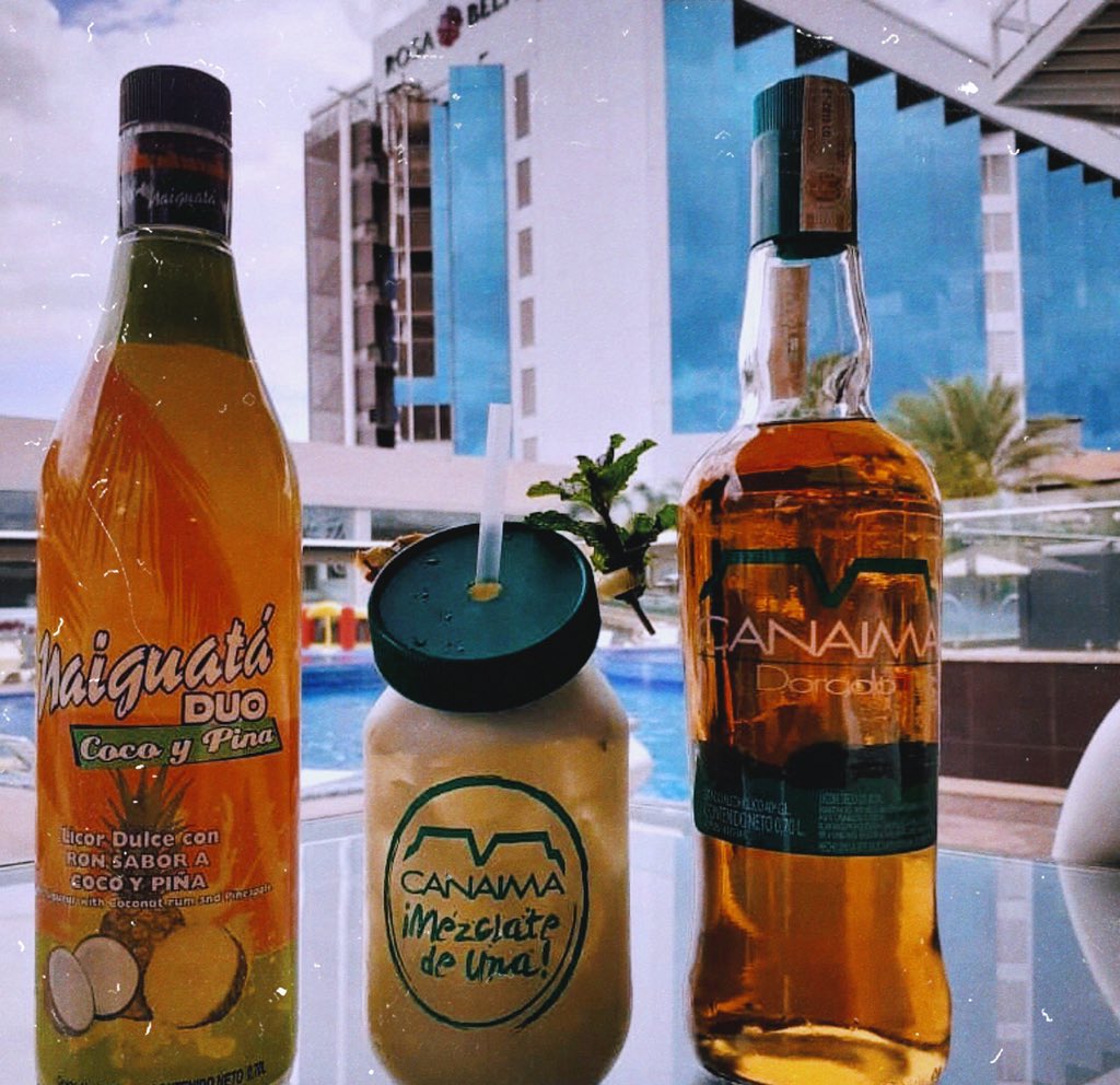 RonNaiguata's tweet photo. Playa o piscina?.
@roncanaima #ronnaiguata o ambas! RESPONDE RÁPIDO!!!
.
Esto es Ron Naiguatá.
@arykac28 .
#ron #licordecoco #roncanaima #playa #piscina #playa #findesemana #party #beachparty #cocopiña https://t.co/Q9j931igQ5