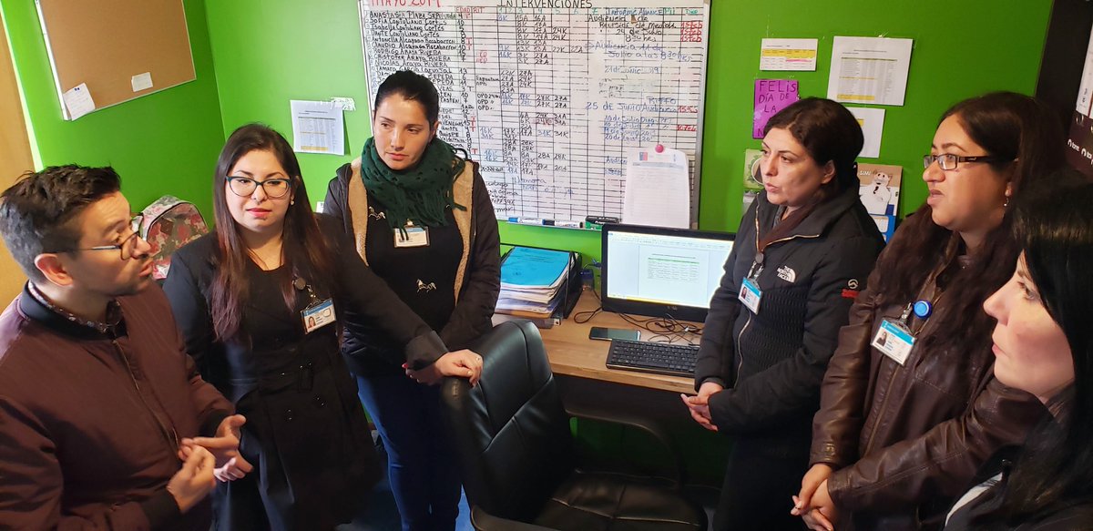 SenameTarapaca's tweet photo. Directora Regional #Sename #Tarapacá, María Teresa Osorio junto al coordinador de #Protección #Derechos visitaron el Programa de Prevención Focalizado #Programa24horas Rigoberta Menchú del organismo colaborador @SerpajChile Se reunió con profesionales de las duplas psicosociales. https://t.co/vxA62aTzKu