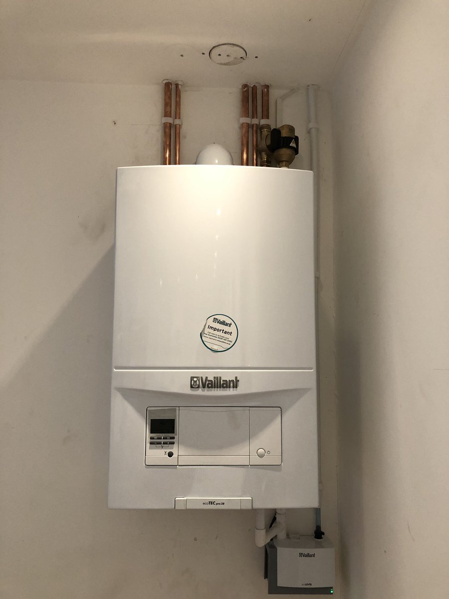 3rdDegree_PandH's tweet photo. 2/2: shiny new @vaillantuk pro 28 fitted to replace previous poorly installed unit. Boiler relocated on and external wall with spacer frame for drop feeds. @SpirotechUK filter added in to look after this one 😉 #vaillantadvance 🐰 https://t.co/U4HCJYJgo7