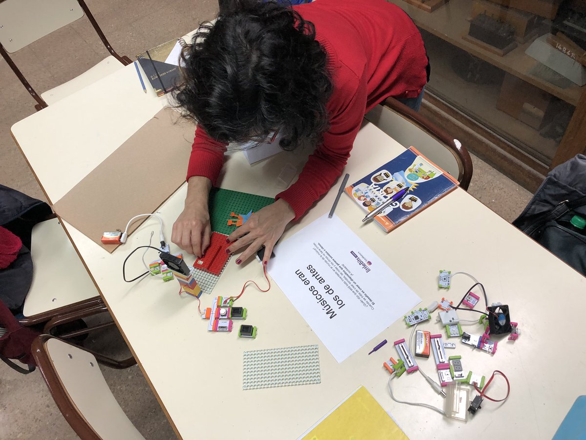 Formación docente en la ciudad con <a href="/littleBits/">littleBits</a> #plan_sarmiento #cultura_maker #electronica #innovacion <a href="/mekiwerner/">Meki Werner</a> <a href="/EducacionBA/">Ministerio de Educación de Buenos Aires Ciudad</a>