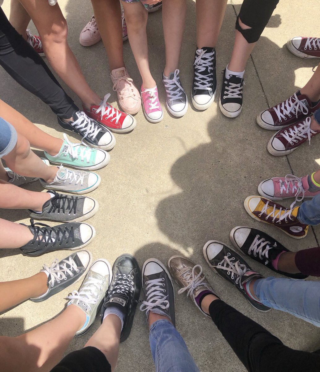 mrsgrun4th's tweet photo. Bye Bye 4th Grade, Hello Summer!!! β€οΈ #ConverseFriday @TakodaBeatle @BaldwinClass4 @MrsNCurry @Schwein4th @gianina_meli #FESFourth https://t.co/hCW6WDKIfH
