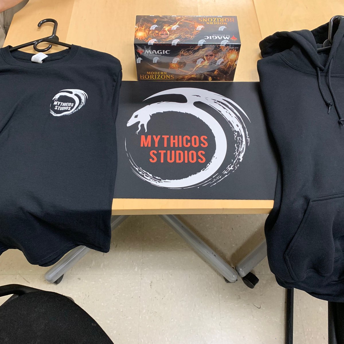 mythicosstudios's tweet photo. Don’t miss out on the first Mythicos Studios EDH Stream on https://t.co/zRiiMDd7oV 🔥!!!
#mythicosstudios #teammythicosstudios #wizardsofthecoast #magicthegathering #mtg #edh #commander #fblthp #athreos #EdgarMarkov #Omnath https://t.co/pxdckXhomL