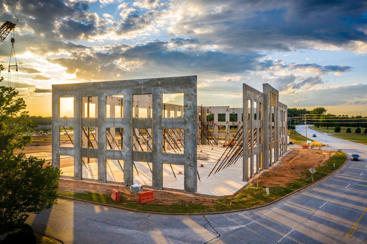 What a beautiful view of the BridgeWay Station Office taking shape in Mauldin, SC. 

#harpergc #webuildtrust #buildingupcommunities #tiltup

PC: @bscott58d 
City: <a href="/cityofmauldinsc/">City of Mauldin</a> 
Owner: Hughes Investments